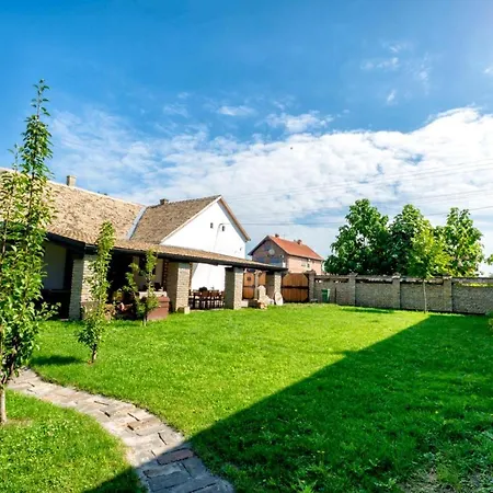 Dorf Ethno House